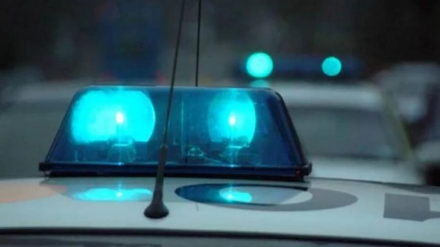 Ανδρας απειλεί να πέσει στο κενό από τα γραφεία της Πρόνοιας Θεσσαλονίκης
